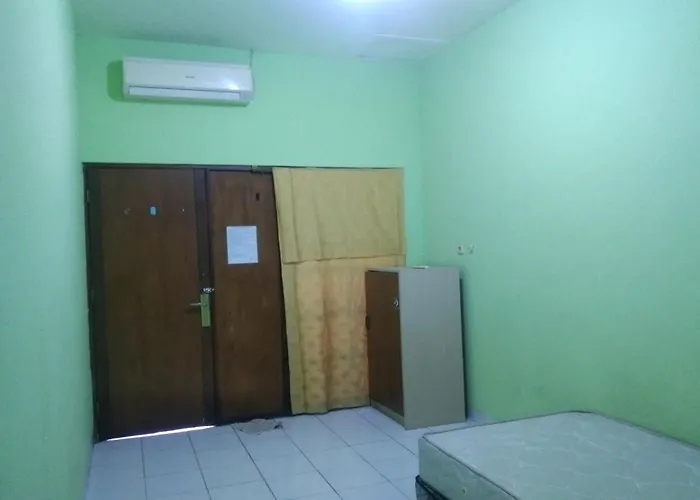 OYO Life Kost ijo Tembok Tinggi Hotel Jakarta