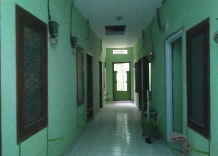 OYO Life Kost ijo Tembok Tinggi Hotel Jakarta